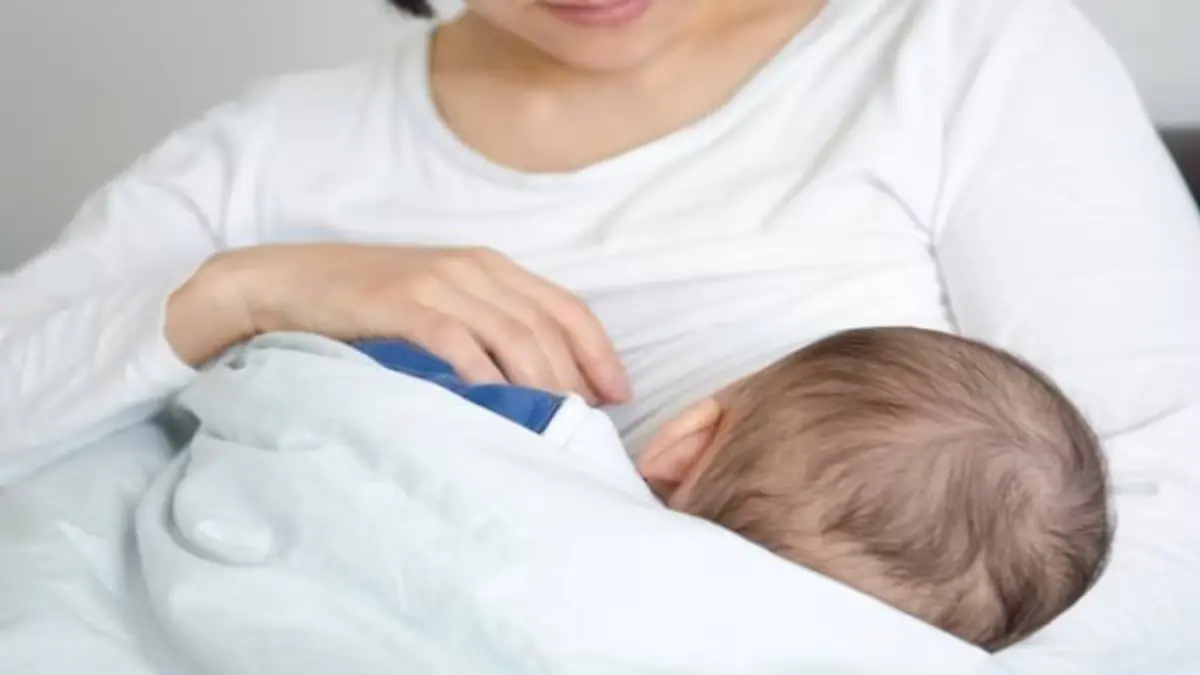 मां का दूध (Breastfeeding) नवजात के लिए क्यों सबसे अच्छा है?