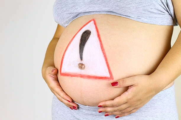 🤰 High-Risk Pregnancy क्या होती है? कारण, लक्षण और इलाज